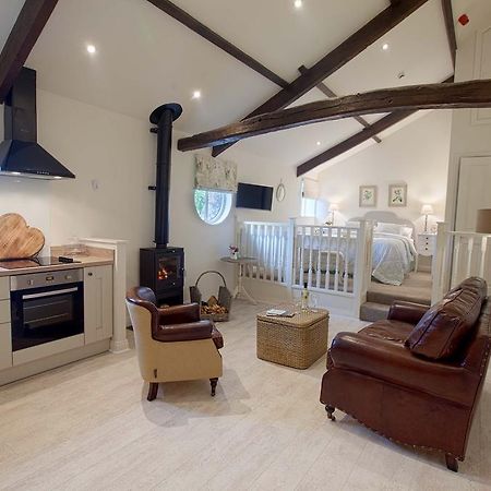 Linton Court Coach House Apartment Settle Room photo