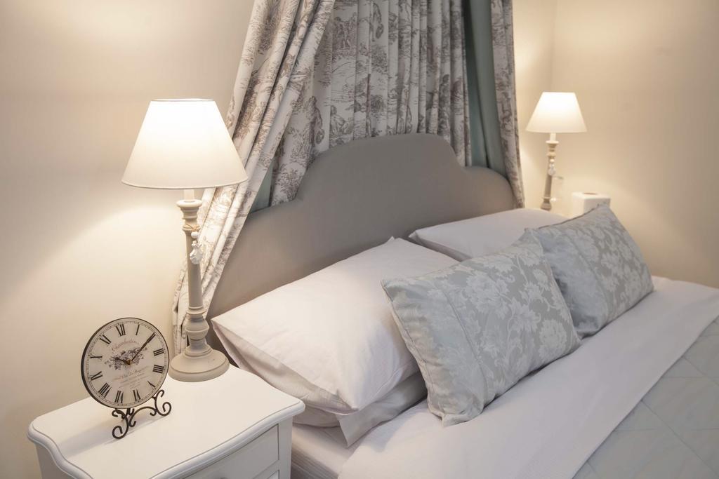 Linton Court Coach House Apartment Settle Room photo
